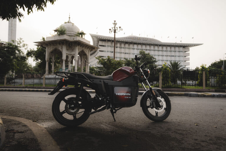 Horwin QB5 Pro electric motorcycle parked street side in an urban setting