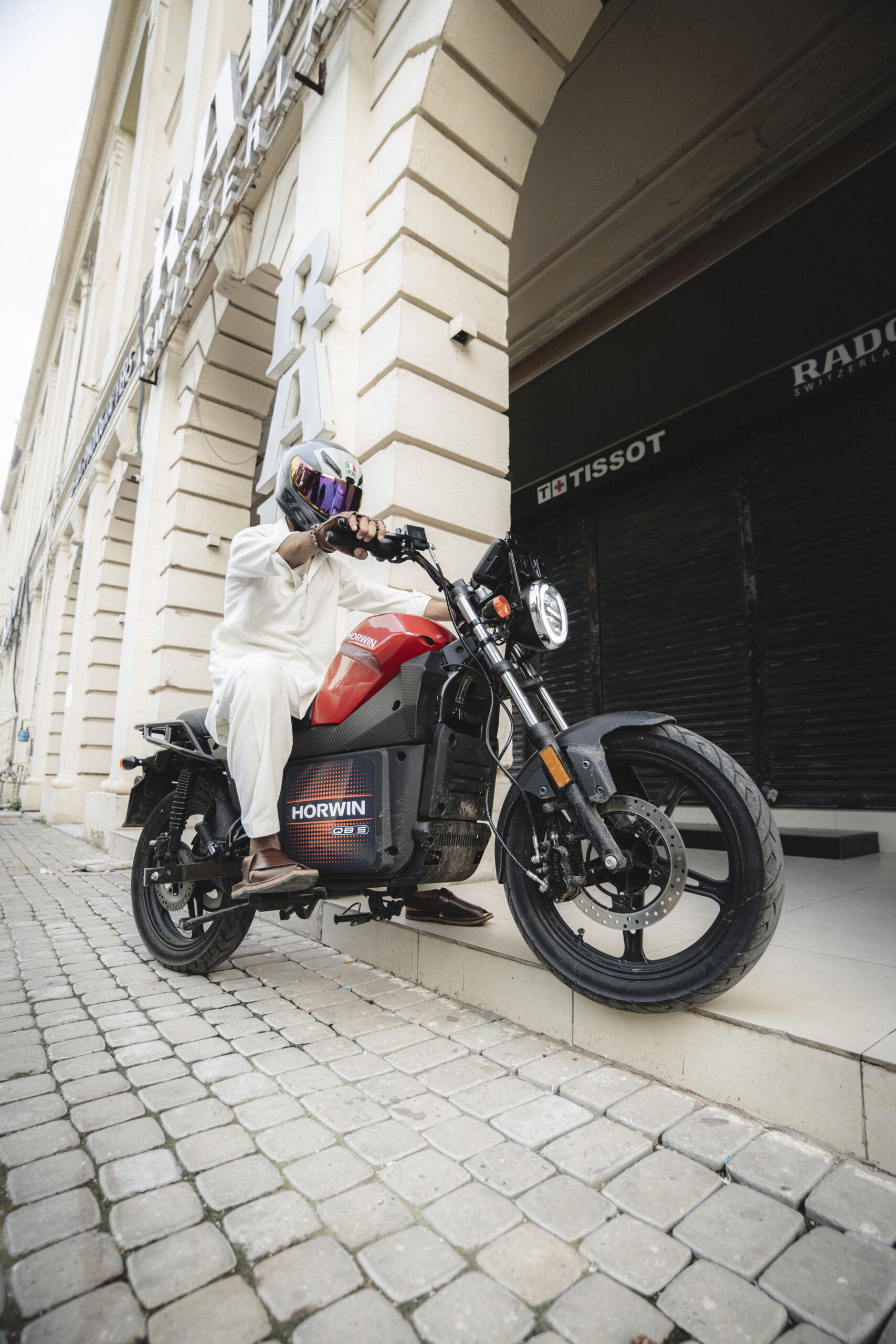 Horwin QB5 Pro upright ergonomic seating and handlebar position